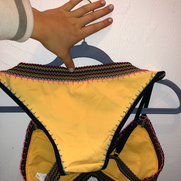 Bikini - Picture 4 of 4